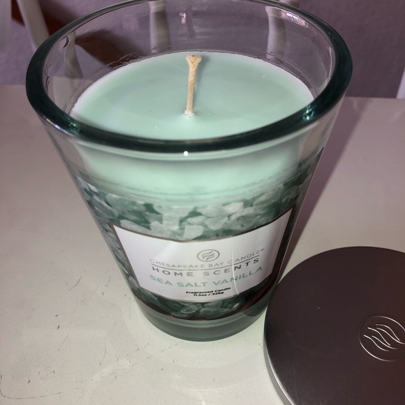Never BurnedChesapeake Bay Candle Sea Salt Vanilla - Picture 2 of 3